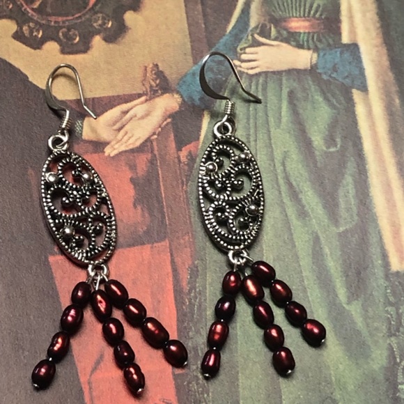 Femme Fatal 💃🏻Earrings - Picture 4 of 8